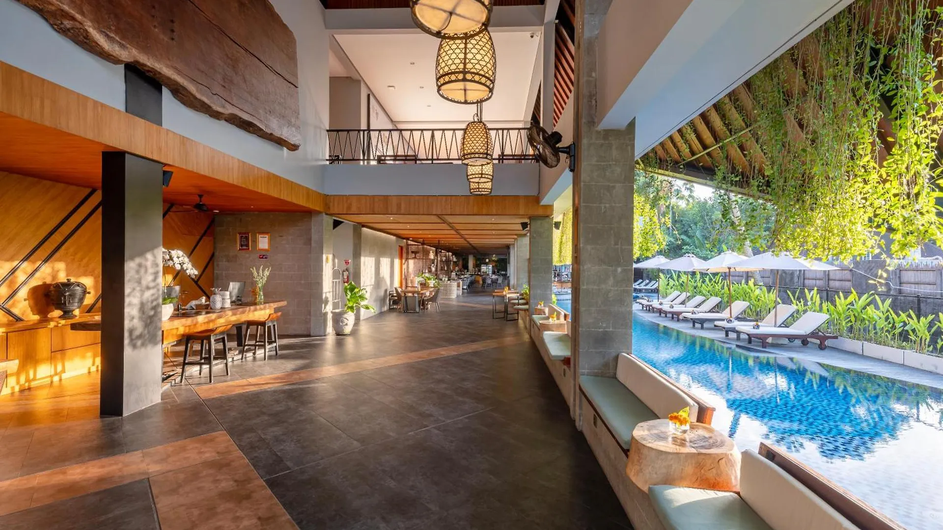 Kayumas Seminyak Resort Семиньяк